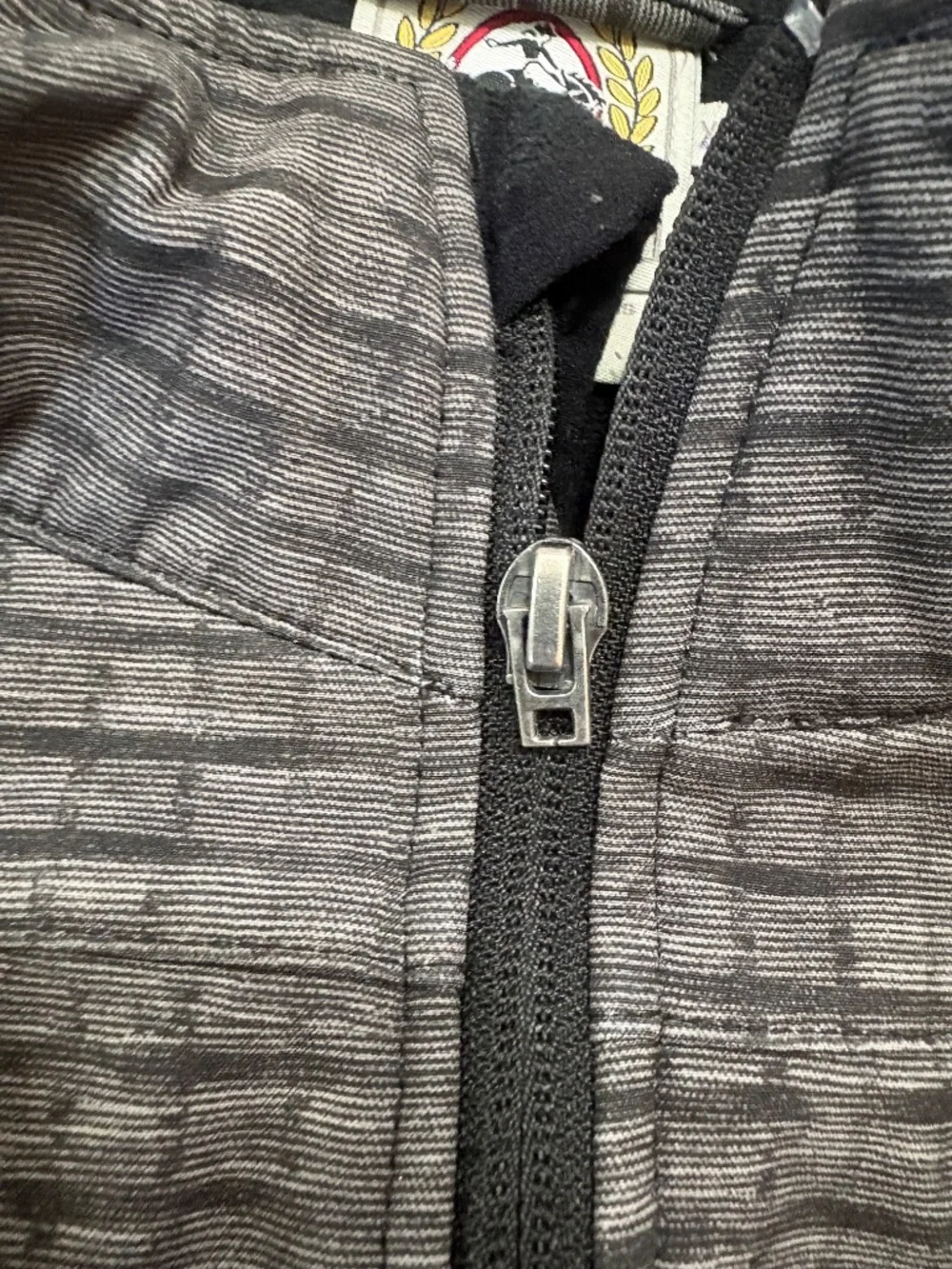 Cinch mens bonded softshell vest size 2XL, gray checkered, used - Picture 5 of 7